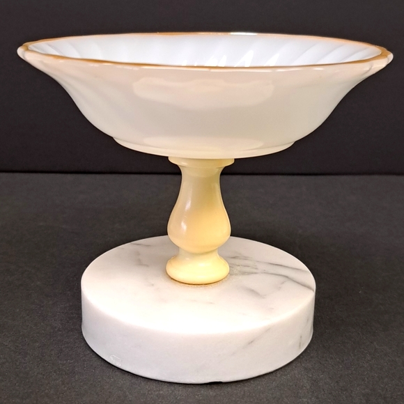 Vintage milk glass pedestal soap/trinket dish on marble base - Picture 4 of 6
